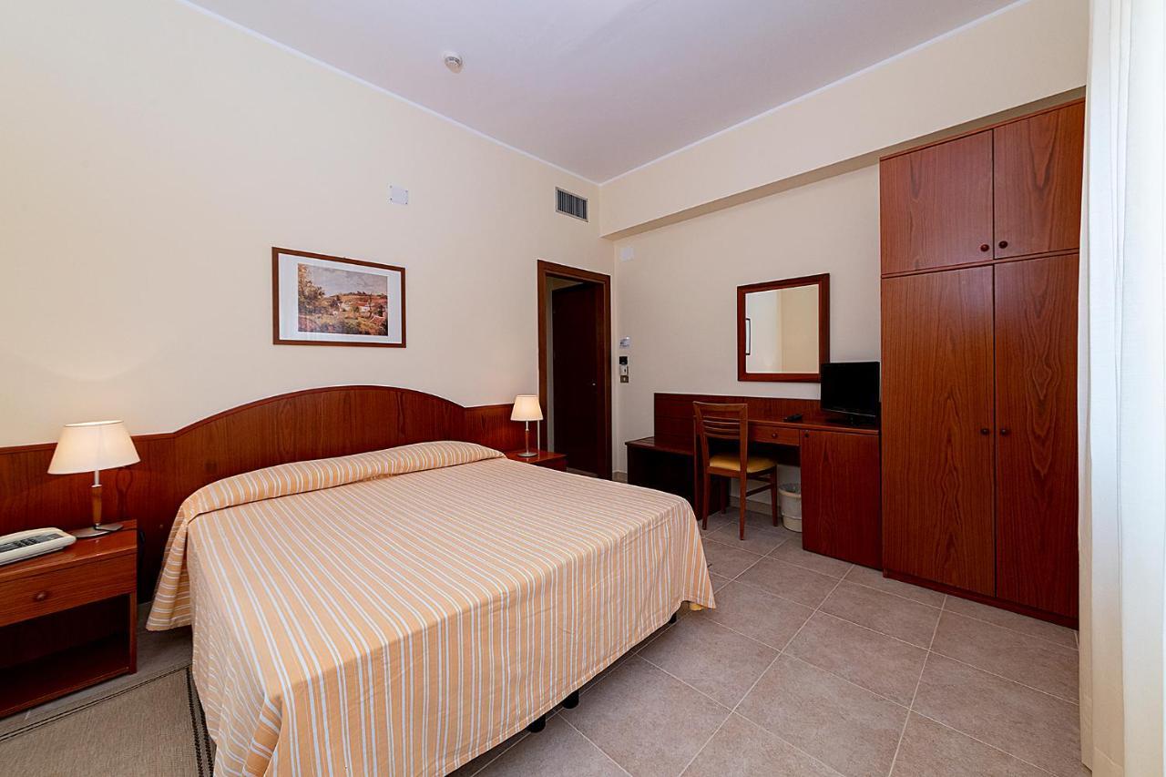Il Nocchiero City Hotel Soverato Marina Kültér fotó